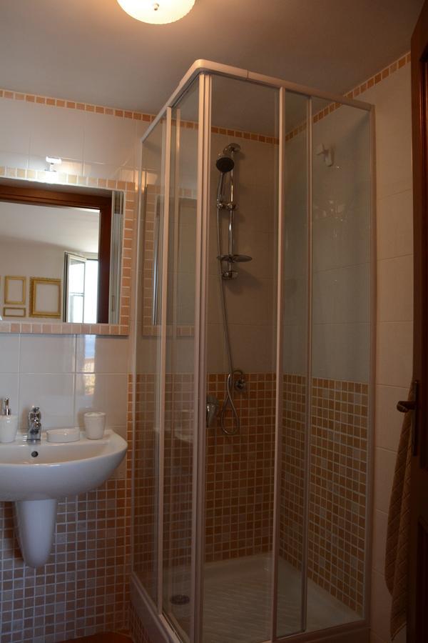 Maison Huguette Civitavecchia Buitenkant foto