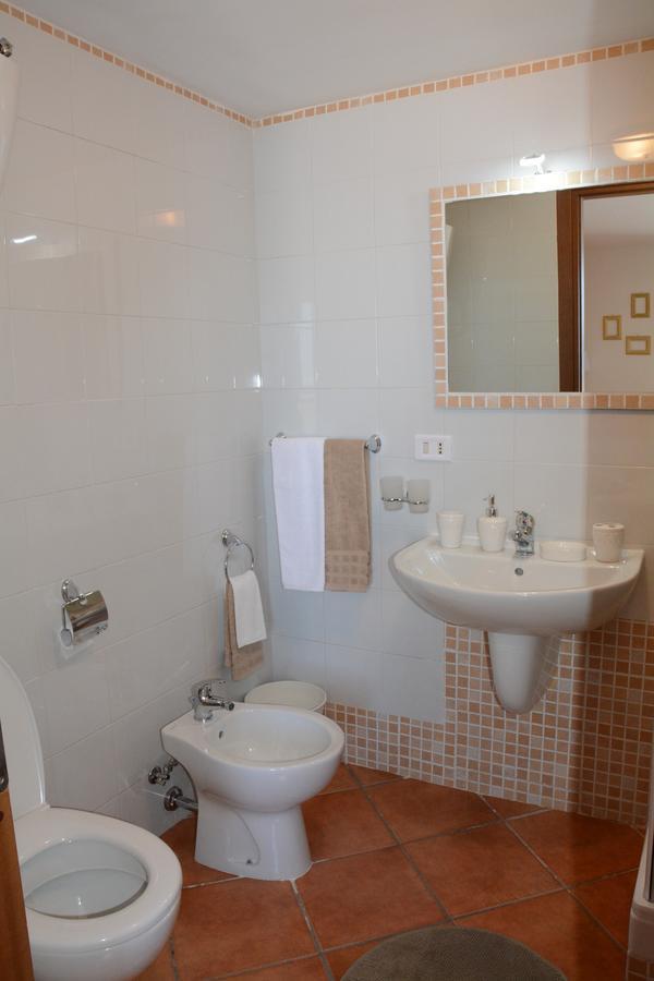 Maison Huguette Civitavecchia Buitenkant foto