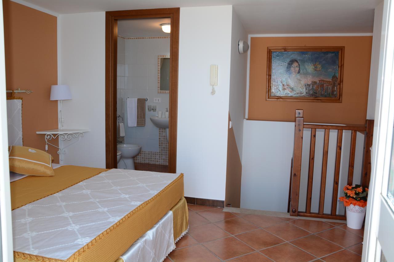 Maison Huguette Civitavecchia Buitenkant foto